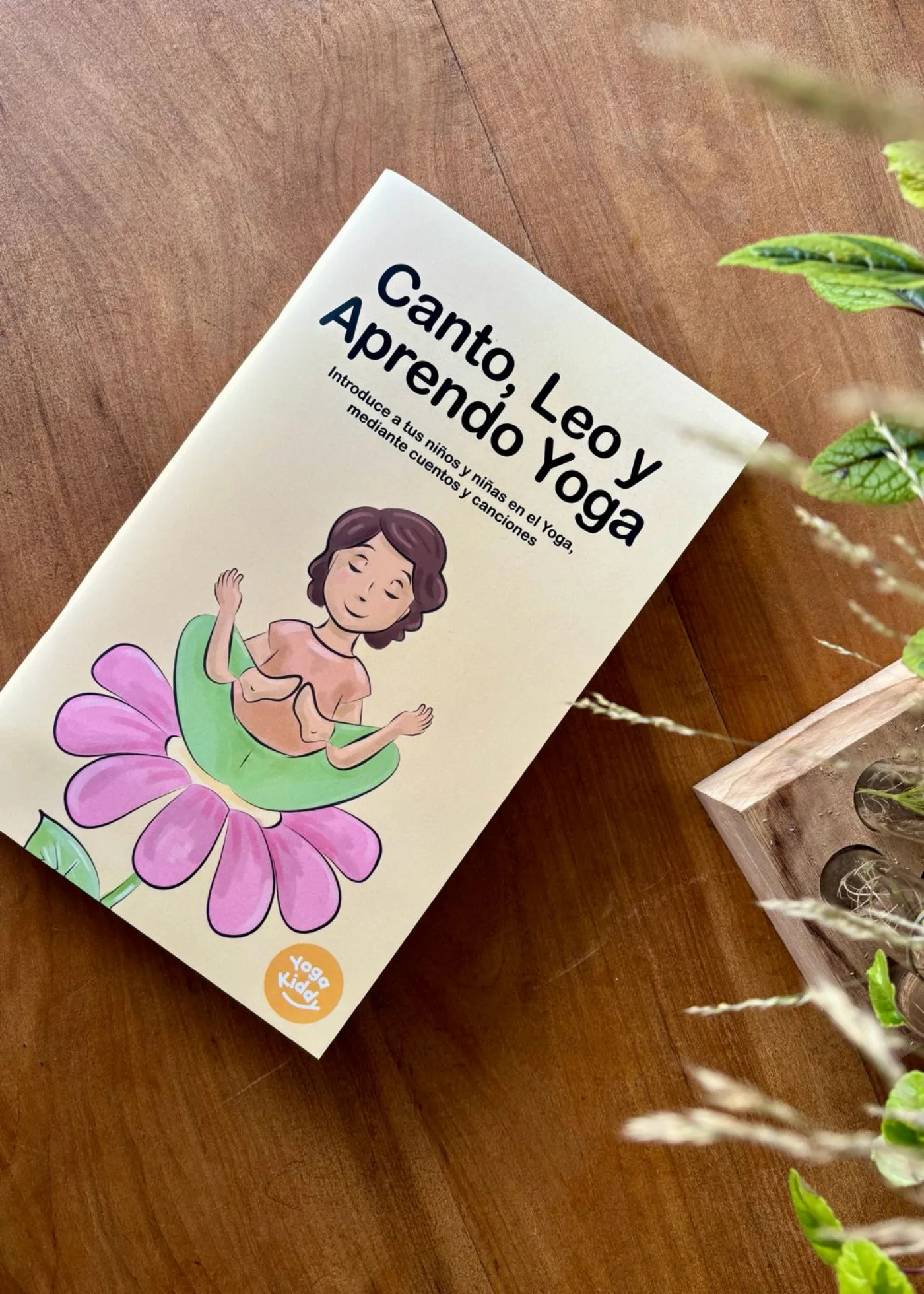 Libro físico Canto, Leo y Aprendo Yoga