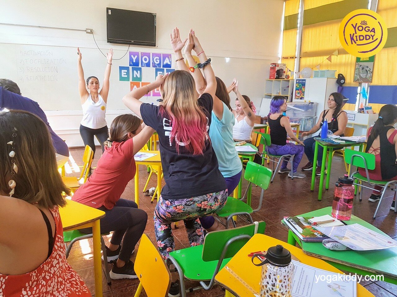 yoga en el aula sala de clase yogakiddy 0007