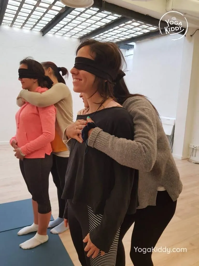 yoga-para-niños-madrid-españa-formación-monitor-instructurado-profesor-yoga-infantil-yogakiddy_17-768x1024