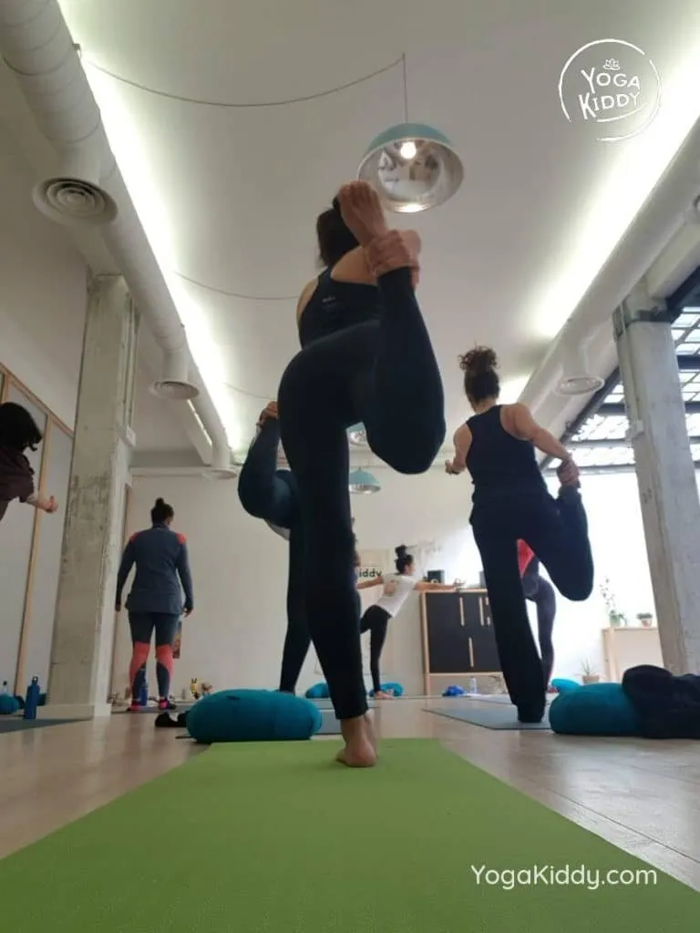 yoga-para-niños-madrid-españa-formación-monitor-instructurado-profesor-yoga-infantil-yogakiddy_23-768x1024