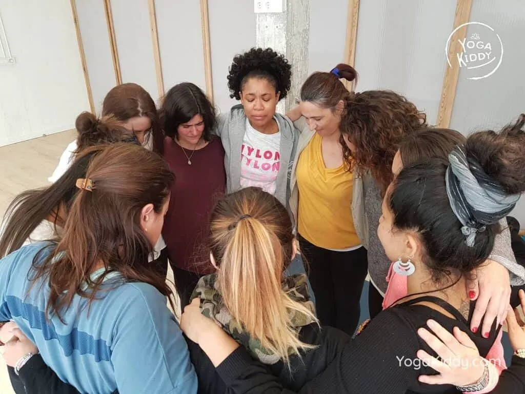 yoga-para-niños-madrid-españa-formación-monitor-instructurado-profesor-yoga-infantil-yogakiddy_7-1024x768