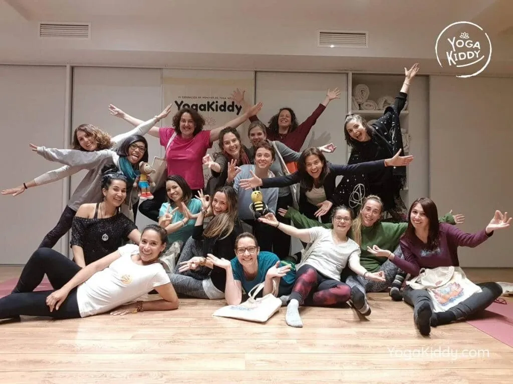 yoga-para-niños-barcelona-espana-formación-monitor-instructurado-profesor-yoga-infantil-yogakiddy-1024x768