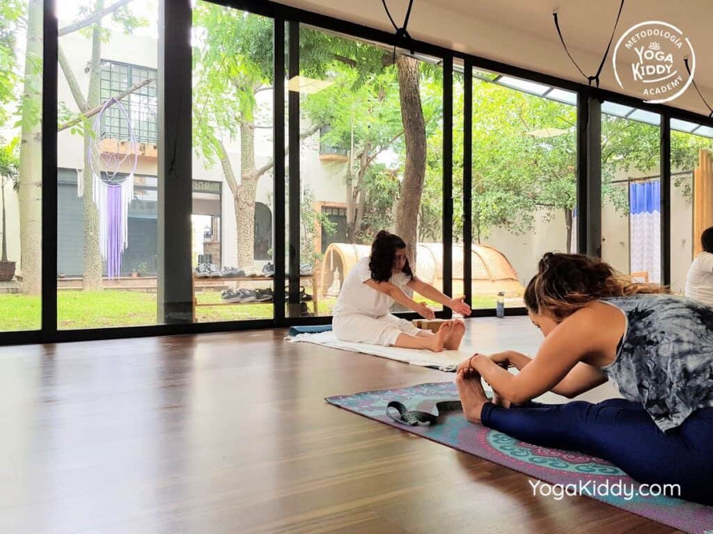 Formación-de-Yoga-para-Niños-en-Guadalajara-México-YogaKiddy-0033-1024x768