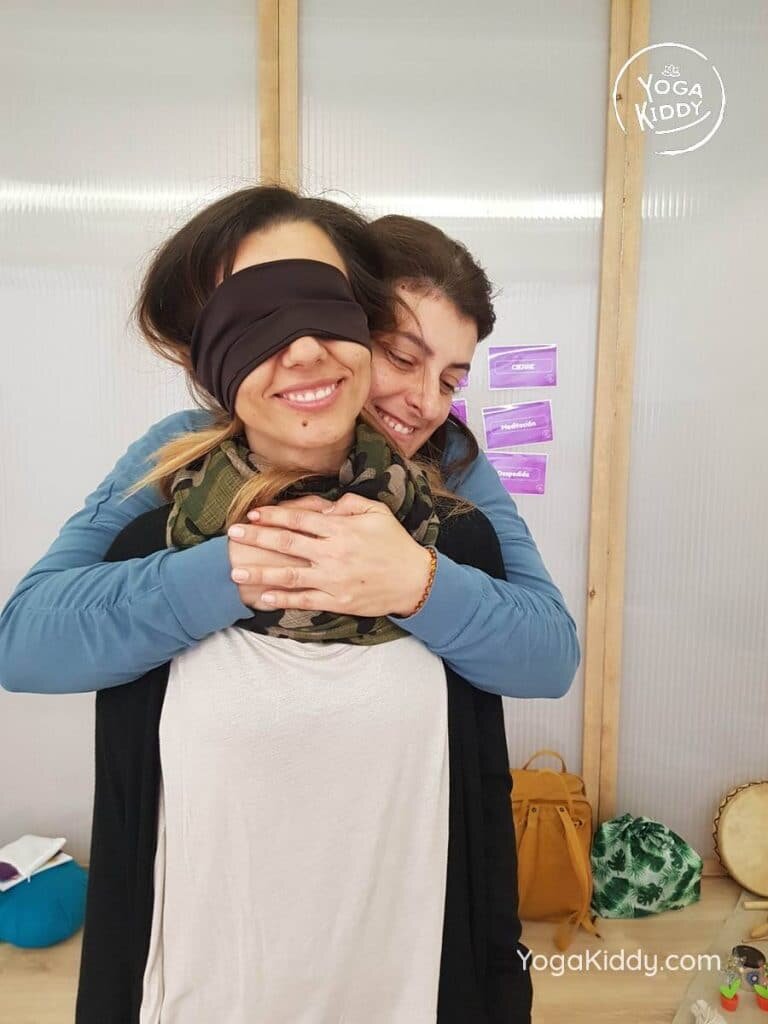 yoga-para-niños-madrid-españa-formación-monitor-instructurado-profesor-yoga-infantil-yogakiddy_16-768x1024