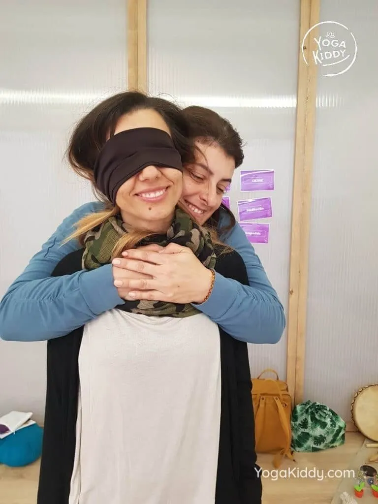 yoga-para-niños-madrid-españa-formación-monitor-instructurado-profesor-yoga-infantil-yogakiddy_16-768x1024