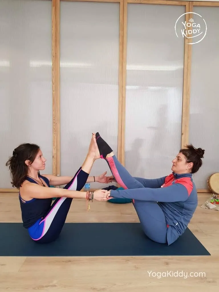 yoga-para-niños-madrid-españa-formación-monitor-instructurado-profesor-yoga-infantil-yogakiddy_22-768x1024