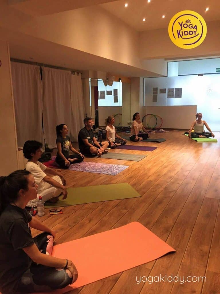 Yoga-para-niños-barcelona-españa-Formación-Internacional-de-Monitor-de-Yoga-Infantil-14-768x1024