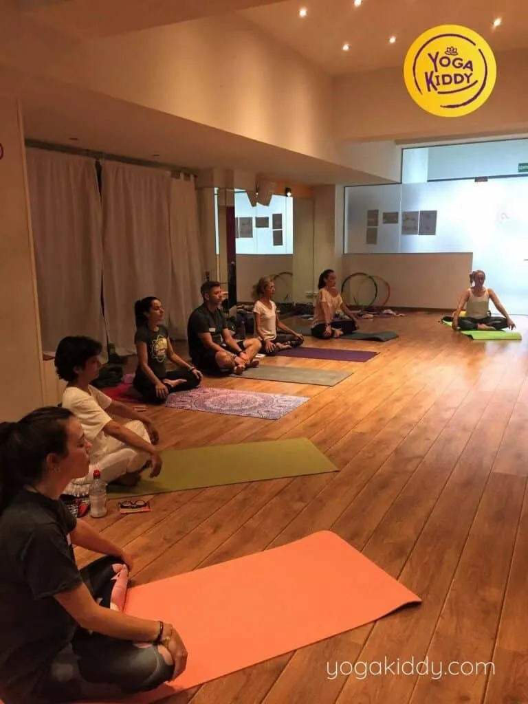 Yoga-para-niños-barcelona-españa-Formación-Internacional-de-Monitor-de-Yoga-Infantil-14-768x1024