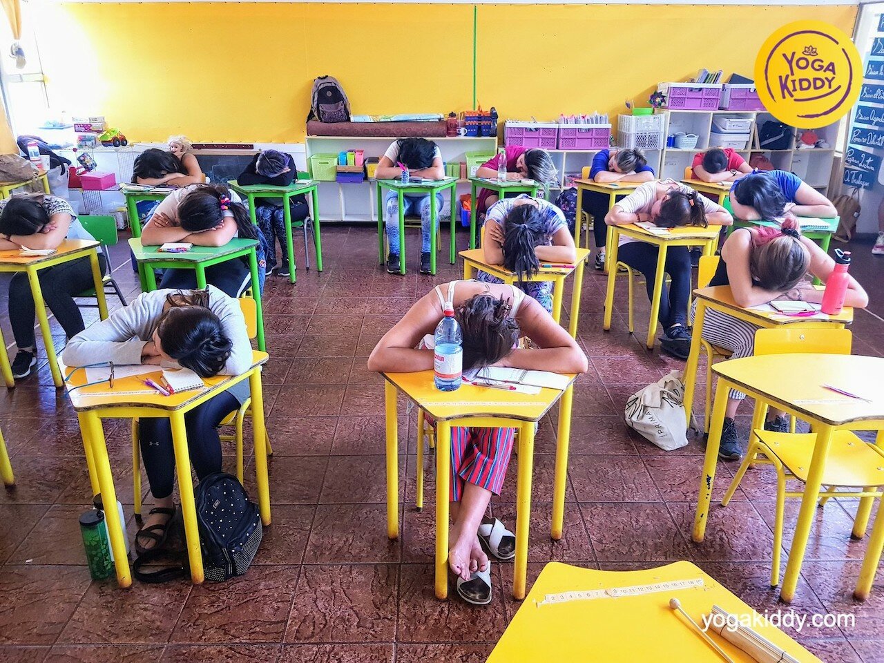 yoga en el aula sala de clase yogakiddy 0023