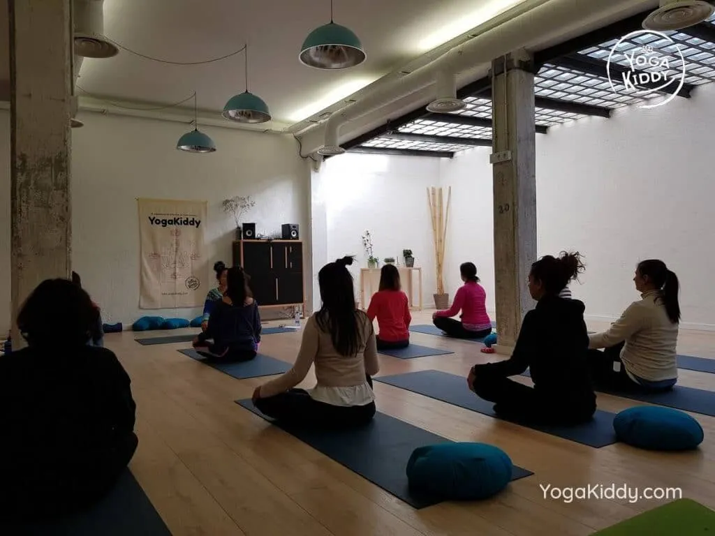 yoga-para-niños-madrid-españa-formación-monitor-instructurado-profesor-yoga-infantil-yogakiddy_25-1024x768