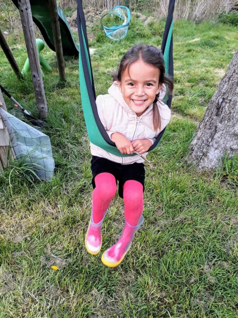 Cómo-promover-una-Educación-Emocional-para-niños-y-niñas-768x1024