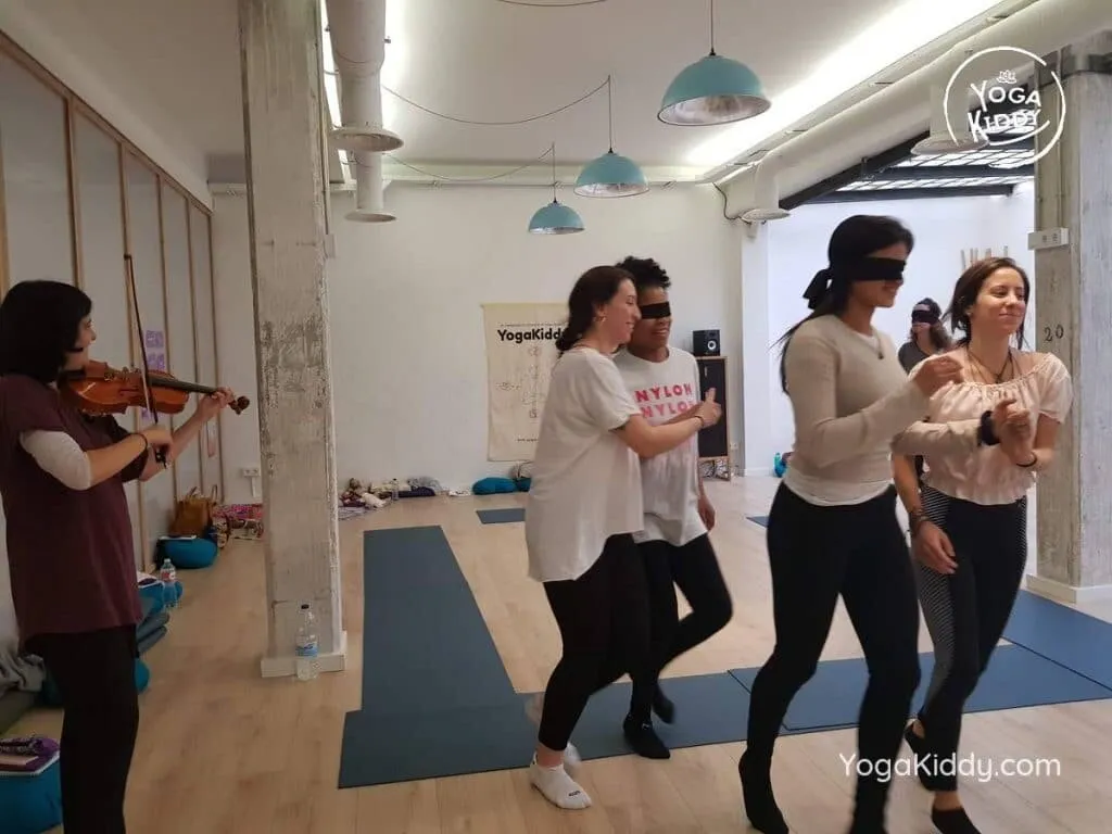 yoga-para-niños-madrid-españa-formación-monitor-instructurado-profesor-yoga-infantil-yogakiddy_14-1024x768