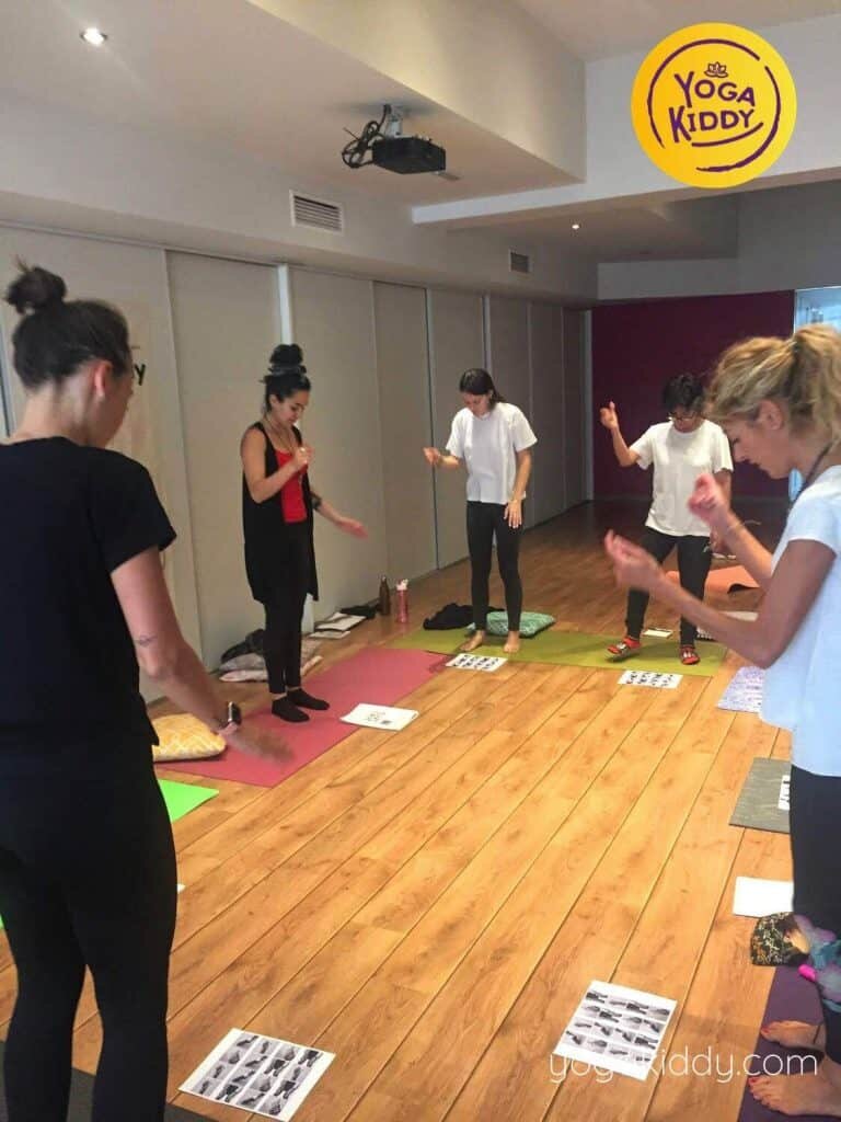 Yoga-para-niños-barcelona-españa-Formación-Internacional-de-Monitor-de-Yoga-Infantil-5-768x1024