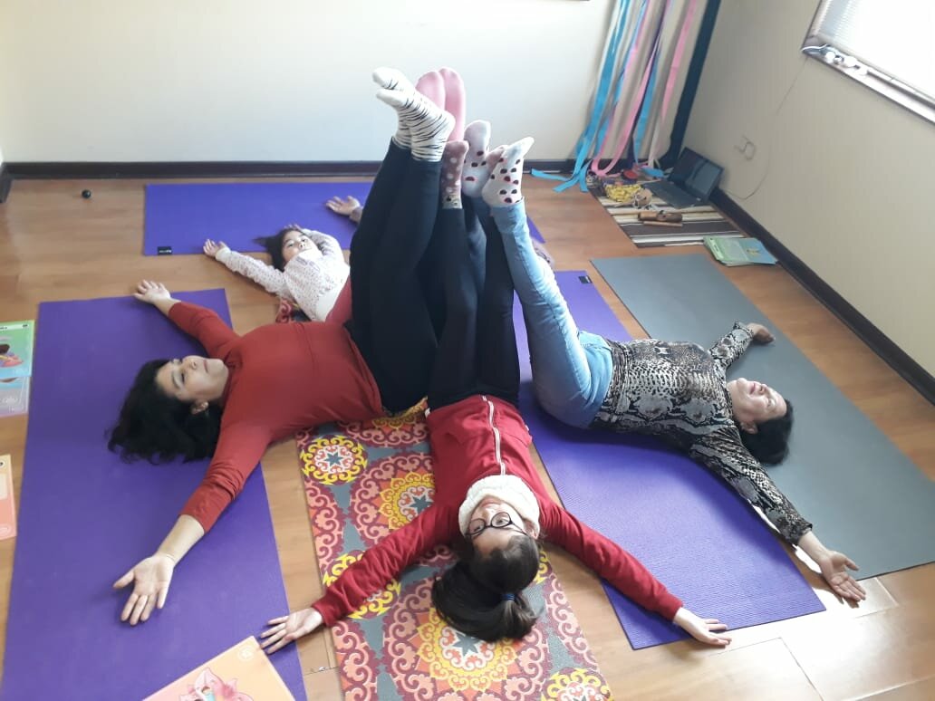 yoga infantil crecimiento saludable niños y niñas