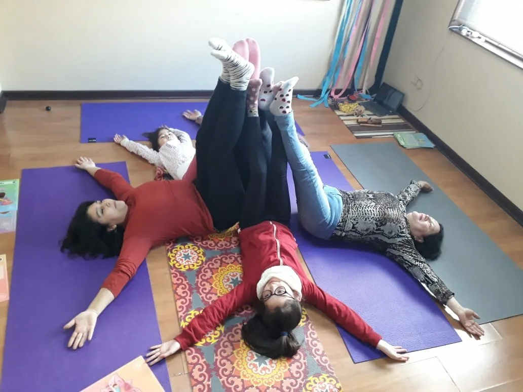 yoga infantil crecimiento saludable niños y niñas