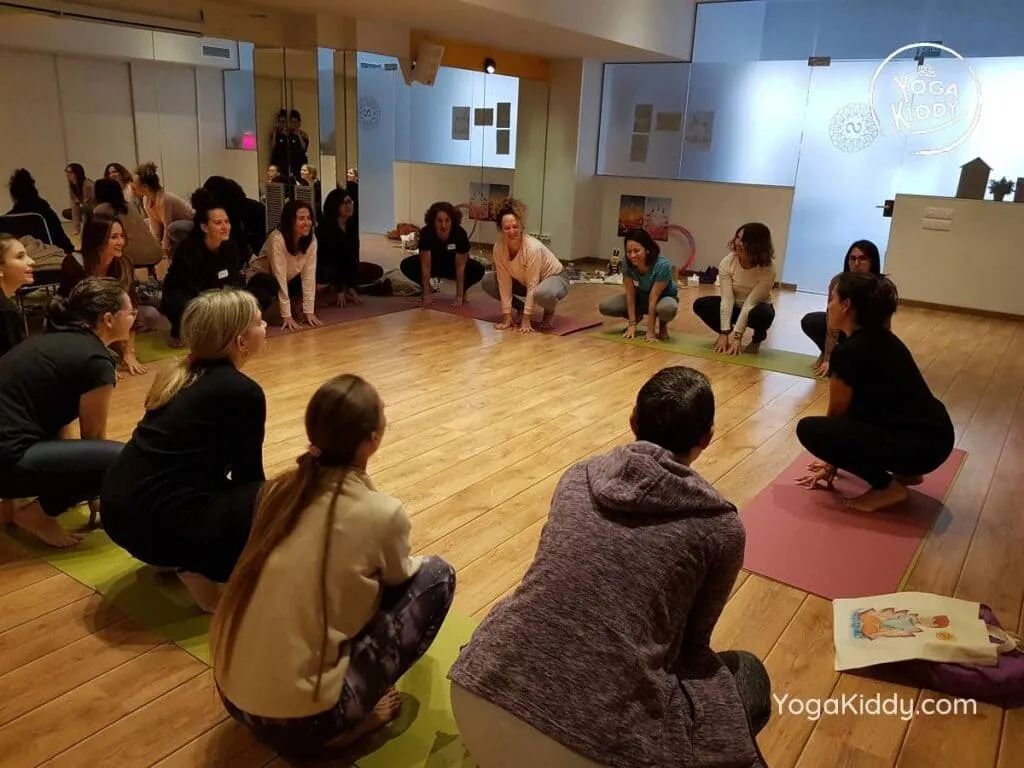 yoga-para-niños-barcelona-espana-formación-monitor-instructurado-profesor-yoga-infantil-yogakiddy_51-1024x768