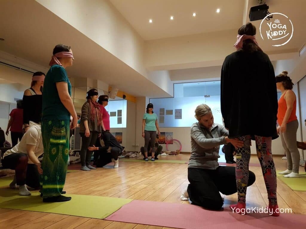 yoga-para-niños-barcelona-espana-formación-monitor-instructurado-profesor-yoga-infantil-yogakiddy_37-1024x768