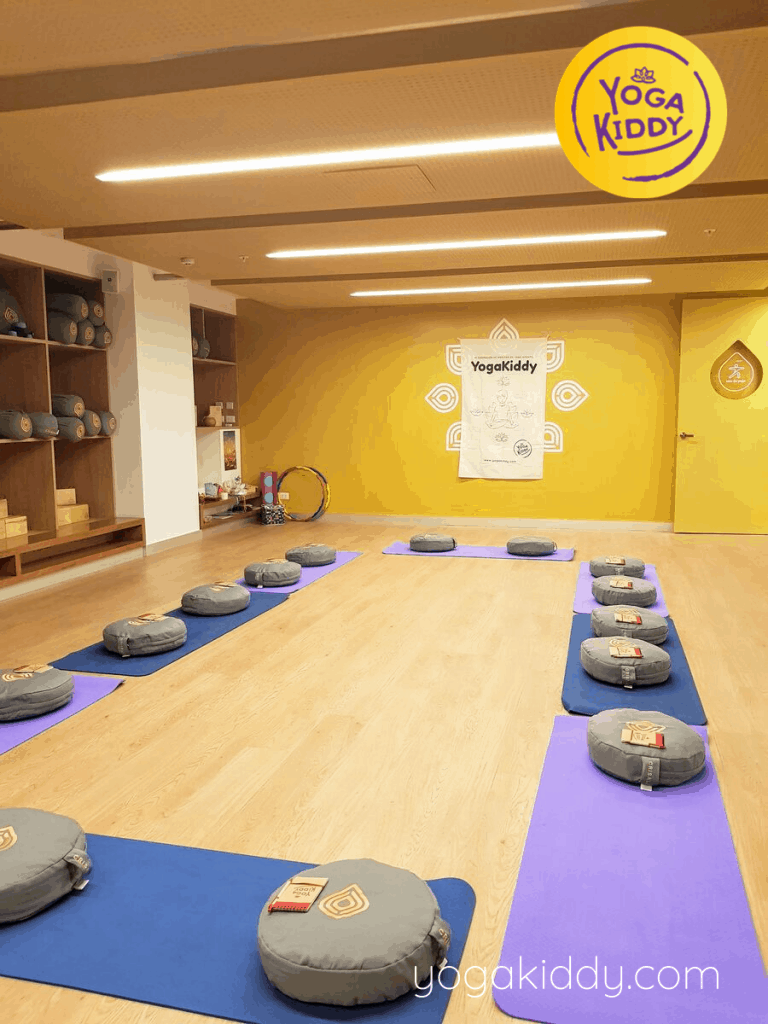 Yoga-para-niños-Lima-Perú-Formación-Internacional-de-Monitor-de-Yoga-Infantil-2-1-768x1024