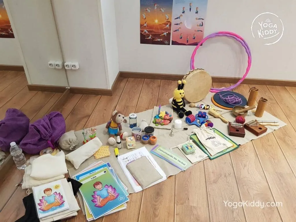 yoga-para-niños-barcelona-espana-formación-monitor-instructurado-profesor-yoga-infantil-yogakiddy_69-1024x768