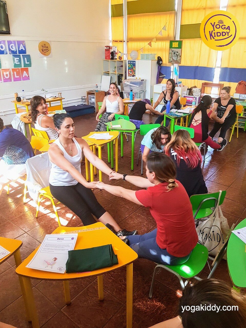 yoga en el aula sala de clase yogakiddy 0010