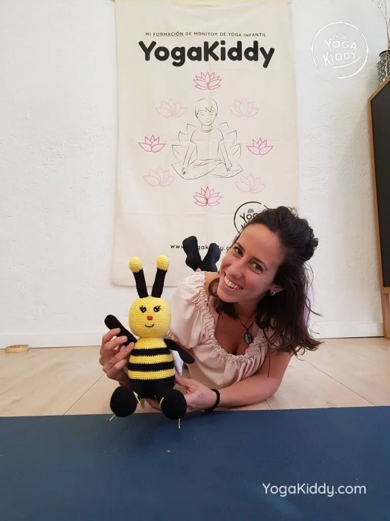 yoga-para-niños-madrid-españa-formación-monitor-instructurado-profesor-yoga-infantil-yogakiddy_3-768x1024