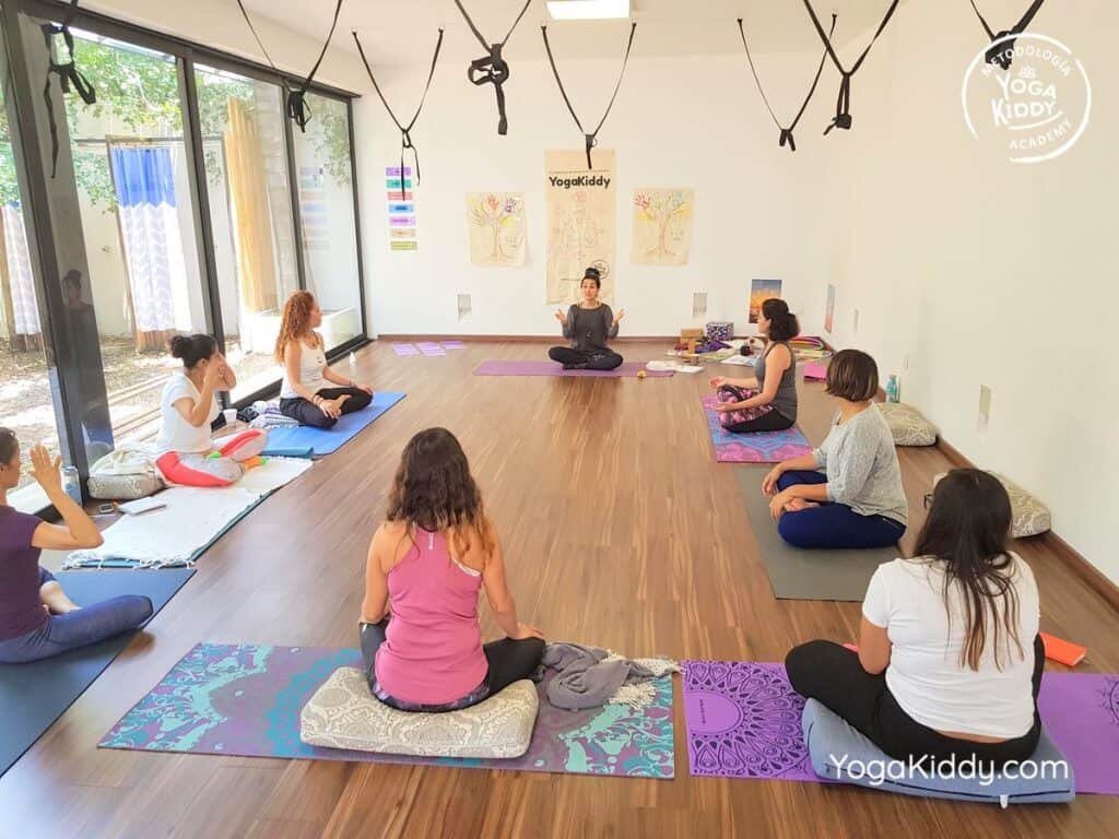 Formación-de-Yoga-para-Niños-en-Guadalajara-México-YogaKiddy-0101-1024x768