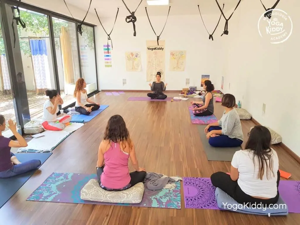 Formación-de-Yoga-para-Niños-en-Guadalajara-México-YogaKiddy-0101-1024x768