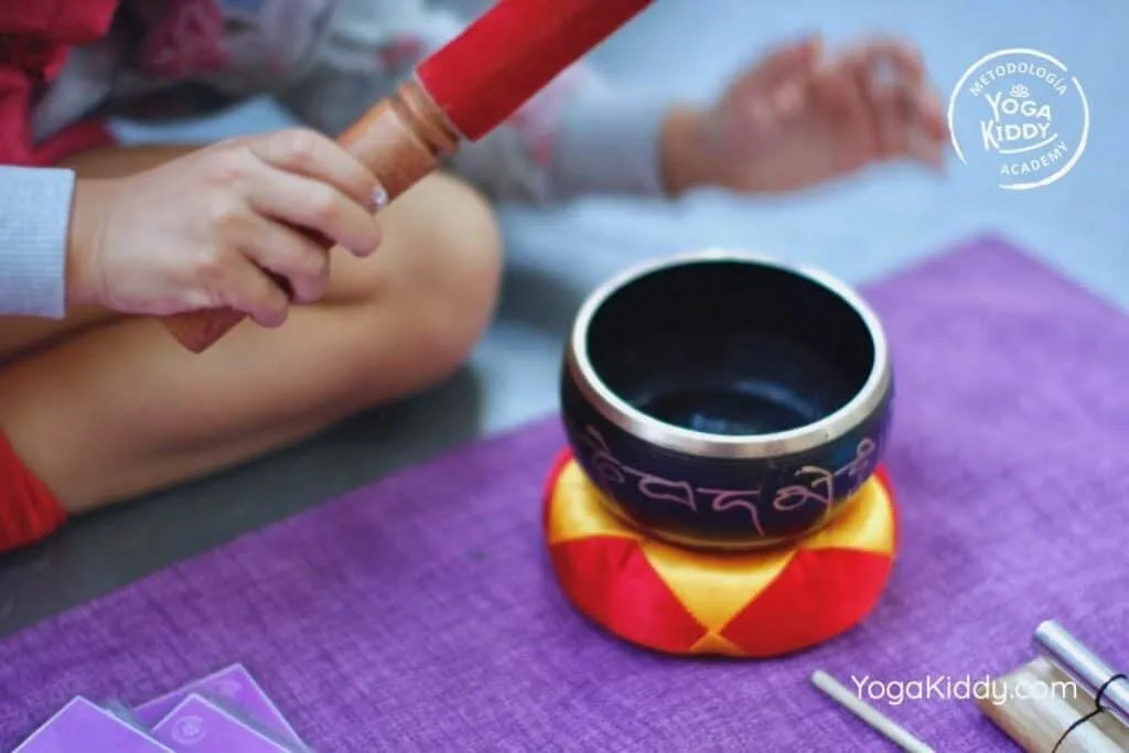 Cómo-integrar-la-música-a-nuestras-clases-de-yoga-infantil-1024x683