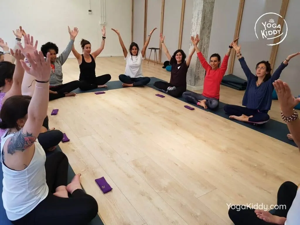 yoga-para-niños-madrid-españa-formación-monitor-instructurado-profesor-yoga-infantil-yogakiddy_19-1024x768