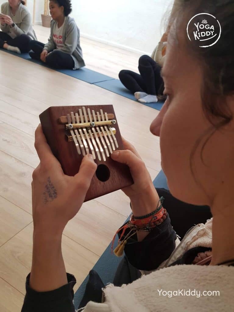 yoga-para-niños-madrid-españa-formación-monitor-instructurado-profesor-yoga-infantil-yogakiddy_10-768x1024