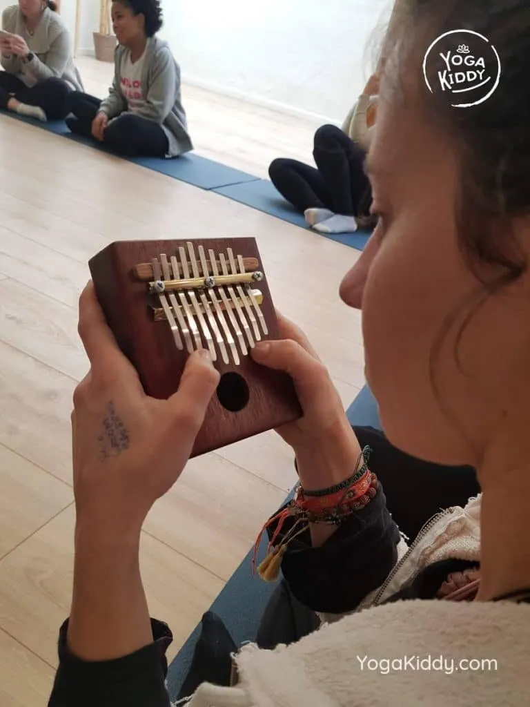 yoga-para-niños-madrid-españa-formación-monitor-instructurado-profesor-yoga-infantil-yogakiddy_10-768x1024