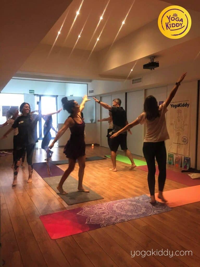 Yoga-para-niños-barcelona-españa-Formación-Internacional-de-Monitor-de-Yoga-Infantil-9-768x1024
