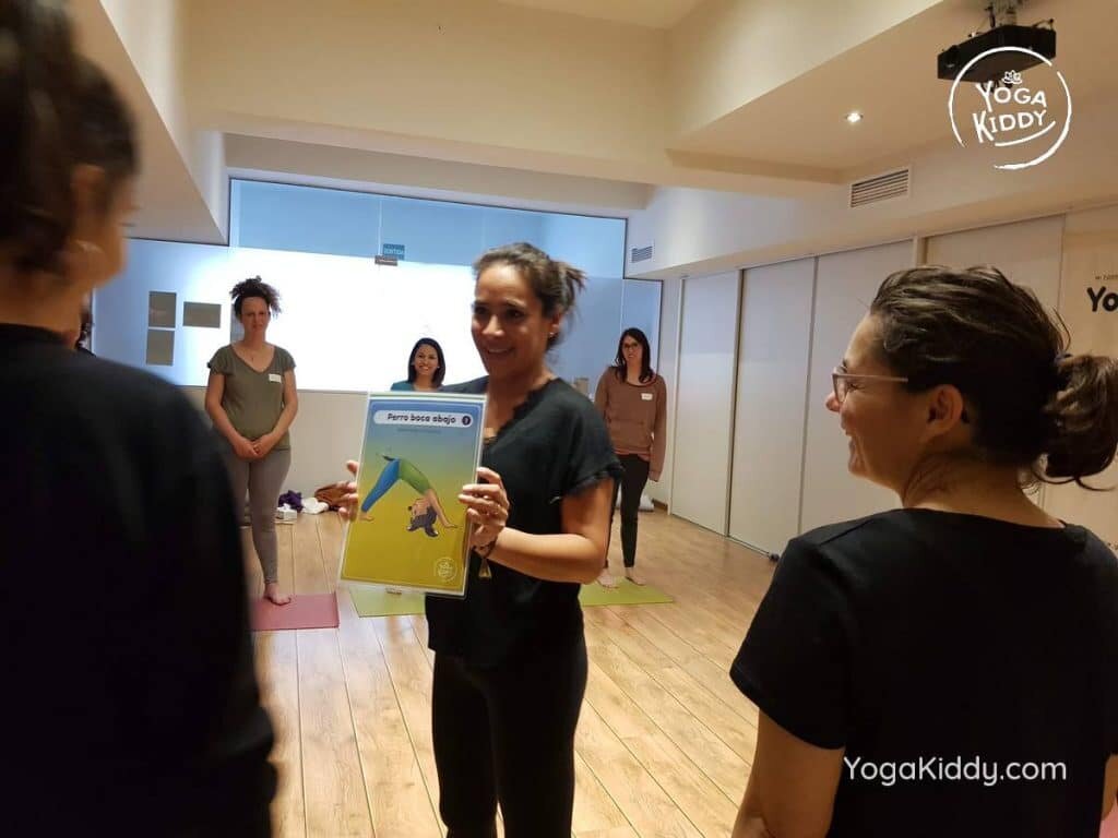 yoga-para-niños-barcelona-espana-formación-monitor-instructurado-profesor-yoga-infantil-yogakiddy_47-1024x768
