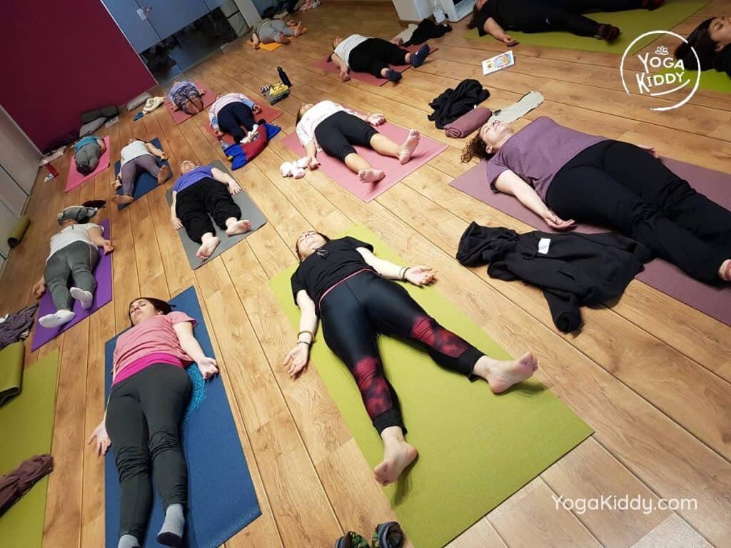 yoga-para-niños-barcelona-espana-formación-monitor-instructurado-profesor-yoga-infantil-yogakiddy_55-1024x768