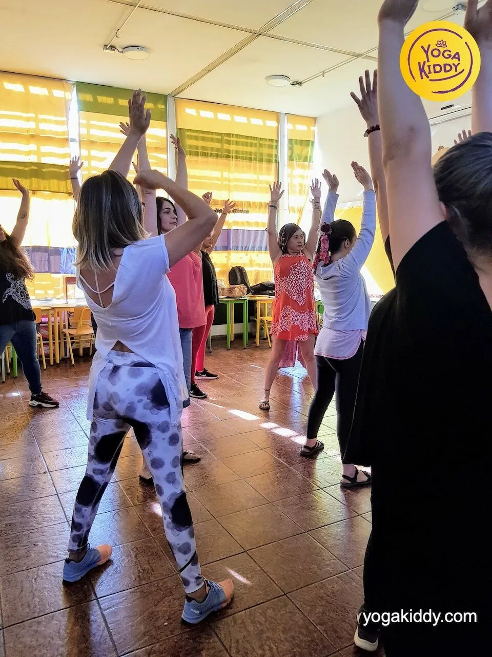 yoga en el aula sala de clase yogakiddy 0001