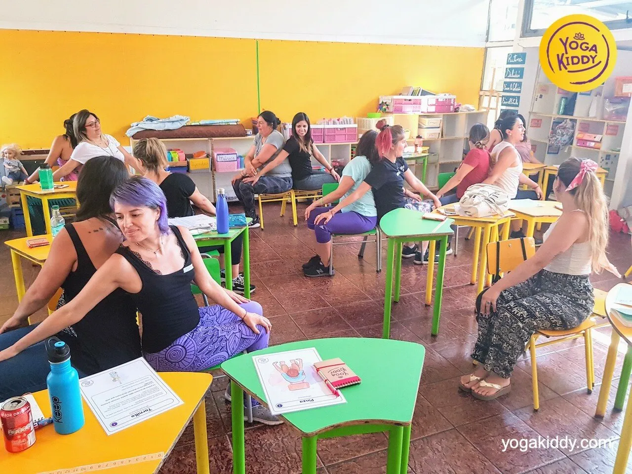 yoga en el aula sala de clase yogakiddy 0012