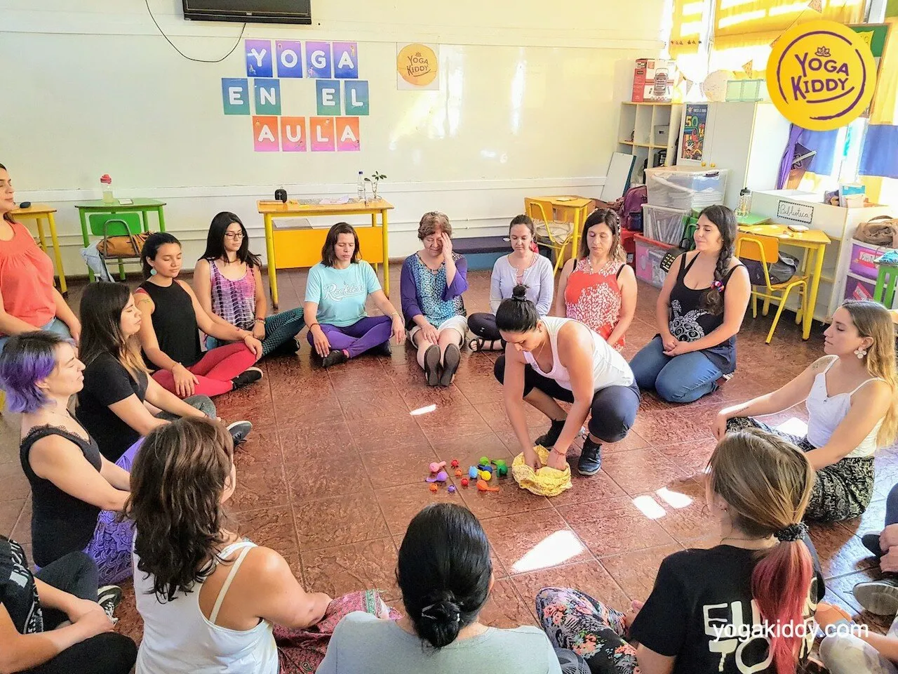 yoga en el aula sala de clase yogakiddy 0005