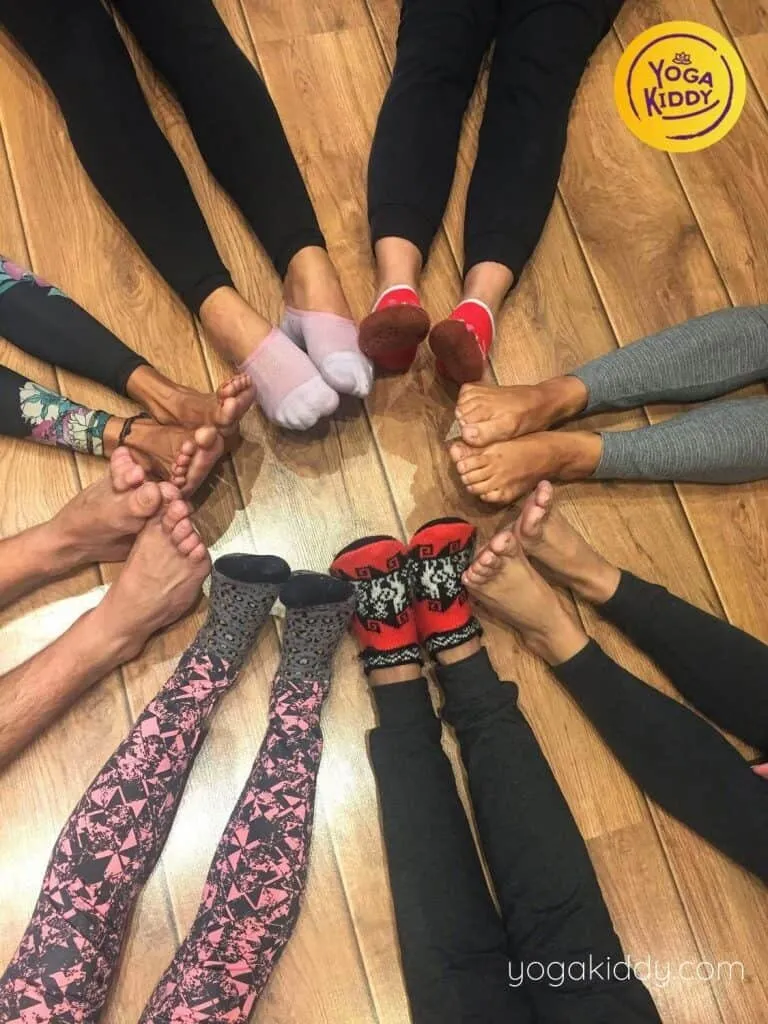 Yoga-para-niños-barcelona-españa-Formación-Internacional-de-Monitor-de-Yoga-Infantil-7-768x1024