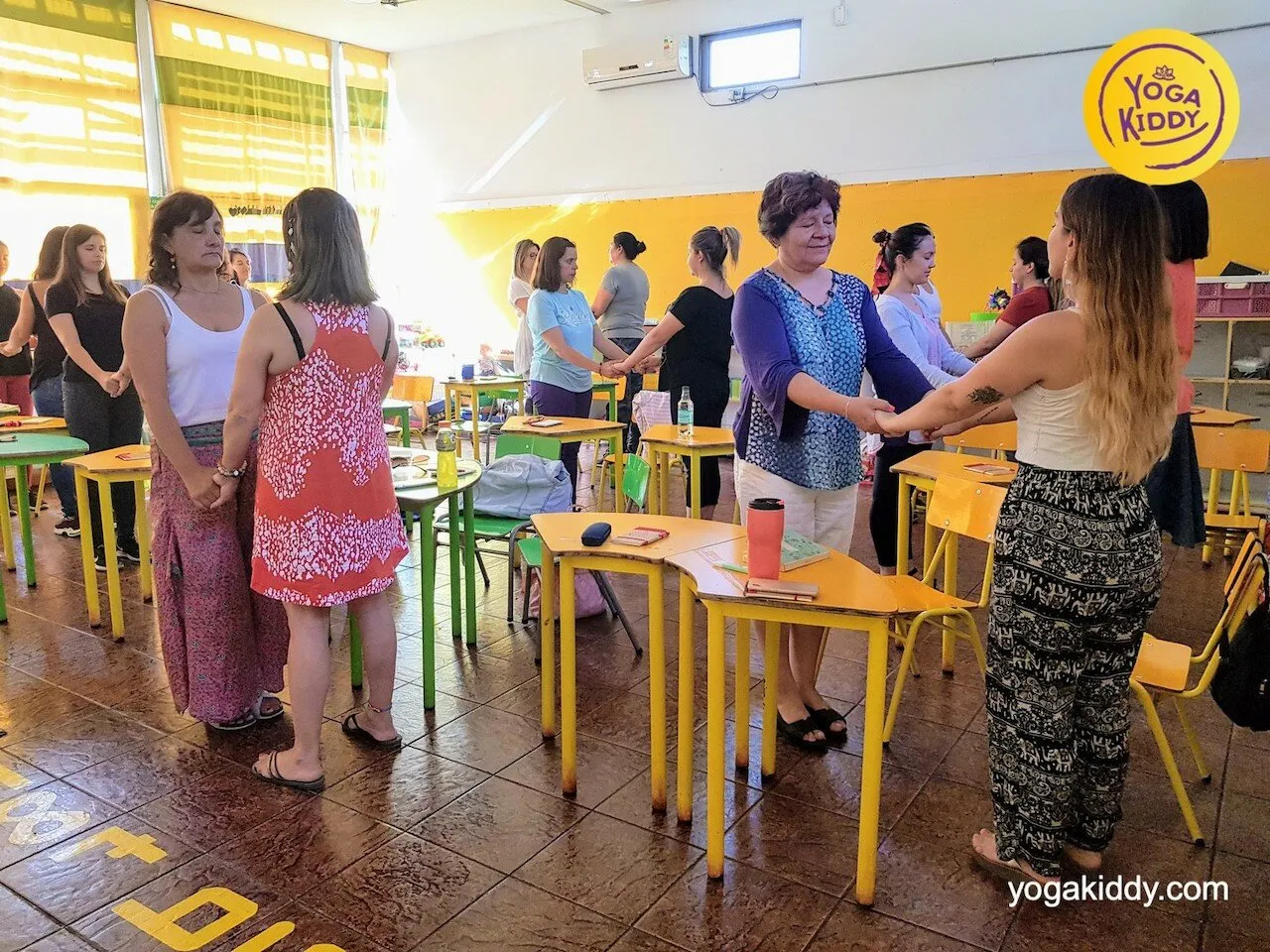 yoga en el aula sala de clase yogakiddy 0004