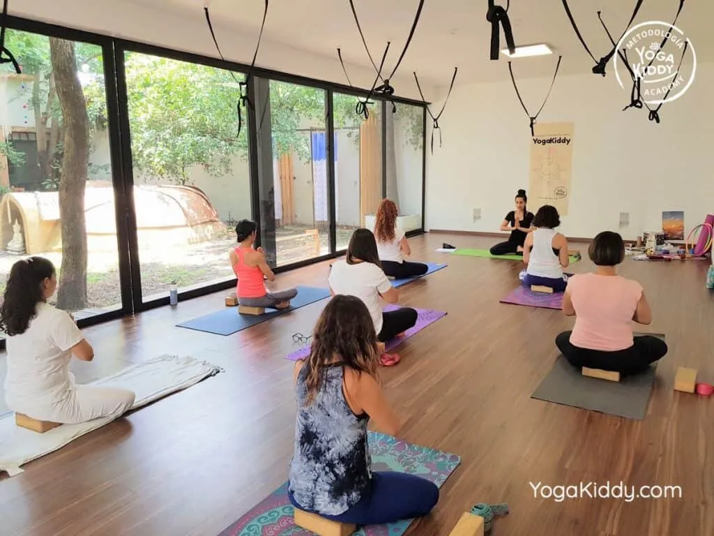 Formación-de-Yoga-para-Niños-en-Guadalajara-México-YogaKiddy-0012-1024x768